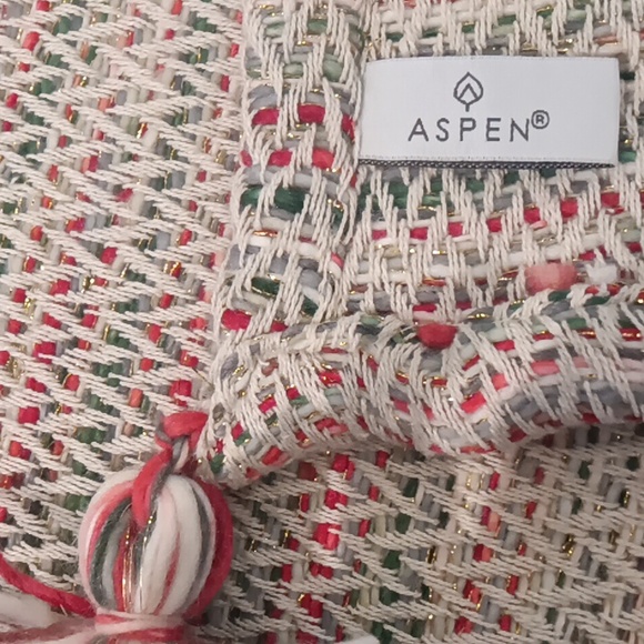 ASPEN Table Runner - Picture 11 of 12